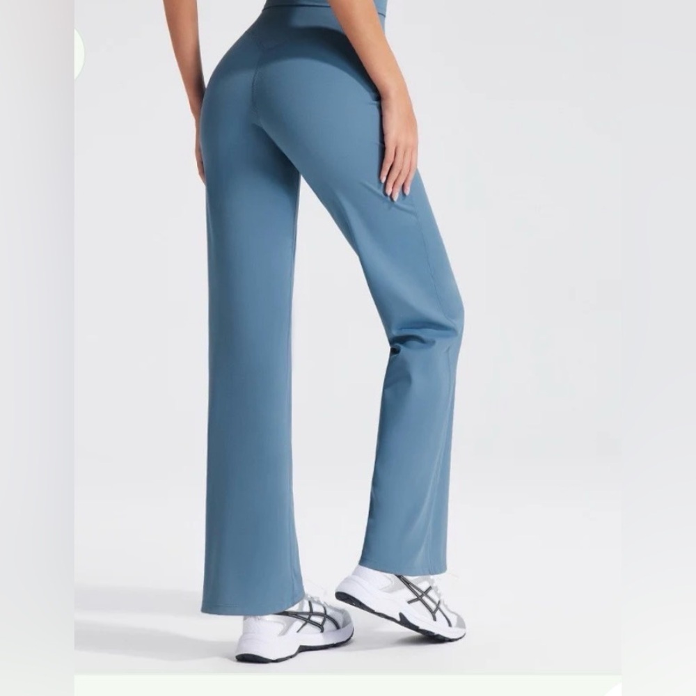 Blue Bliss Club leggings Wide-leg fit for relaxed comfort Size Small